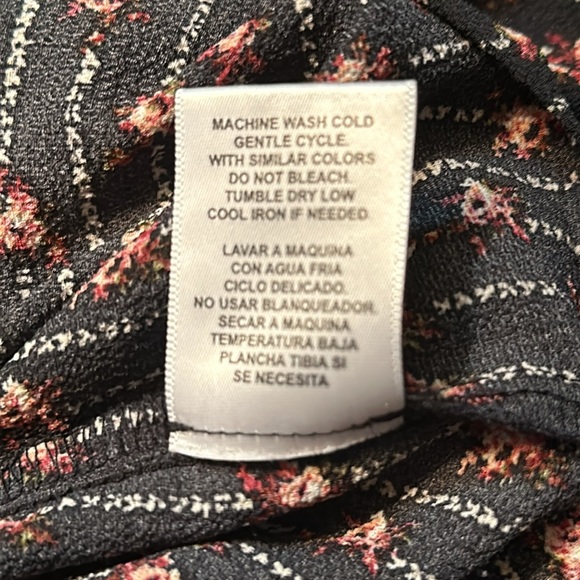 Crescent & Willough medium black pink white and green bell sleeved button front - Picture 6 of 6